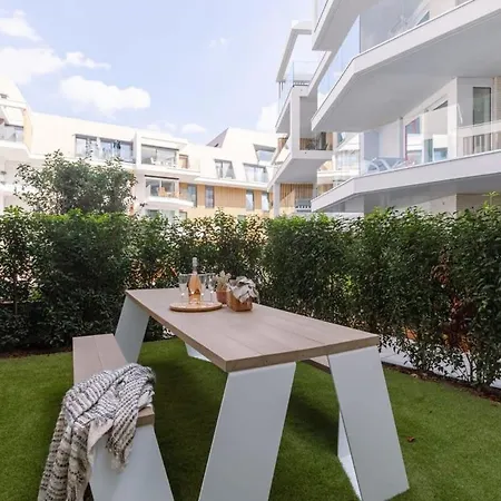 Huswell - Very Pleasant With Communal Pool * ניופורט