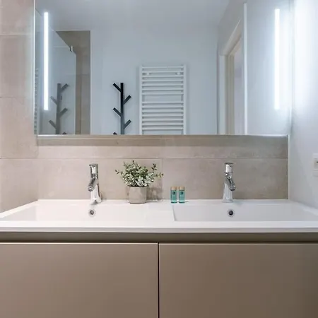 Huswell - Very Pleasant With Communal Pool アパート *