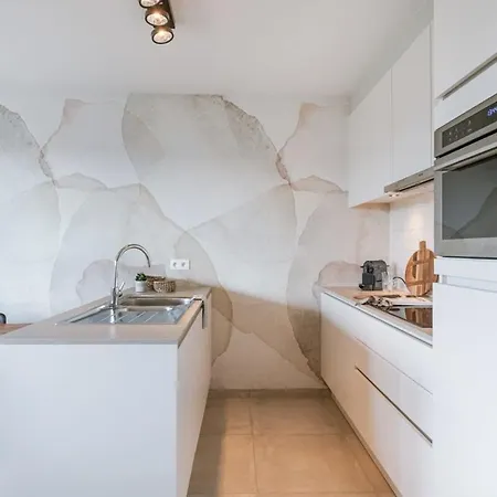 Huswell - Very Pleasant With Communal Pool