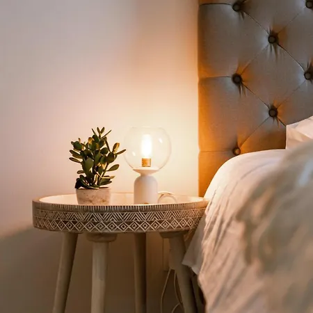 Huswell - Very Pleasant With Communal Pool *