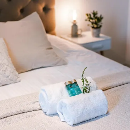 Huswell - Very Pleasant With Communal Pool ニーウポールト