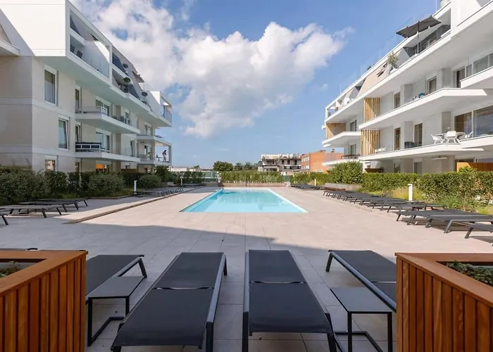 Huswell - Very Pleasant With Communal Pool Appartement *