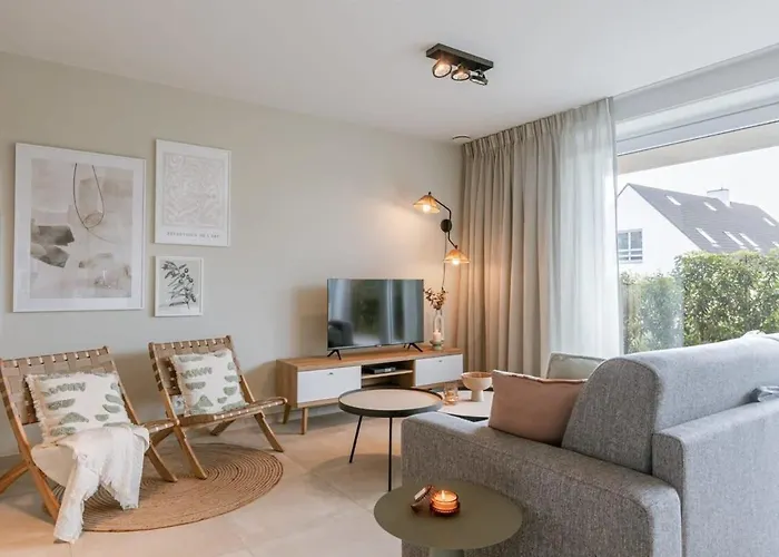 Huswell - Very Pleasant With Communal Pool *