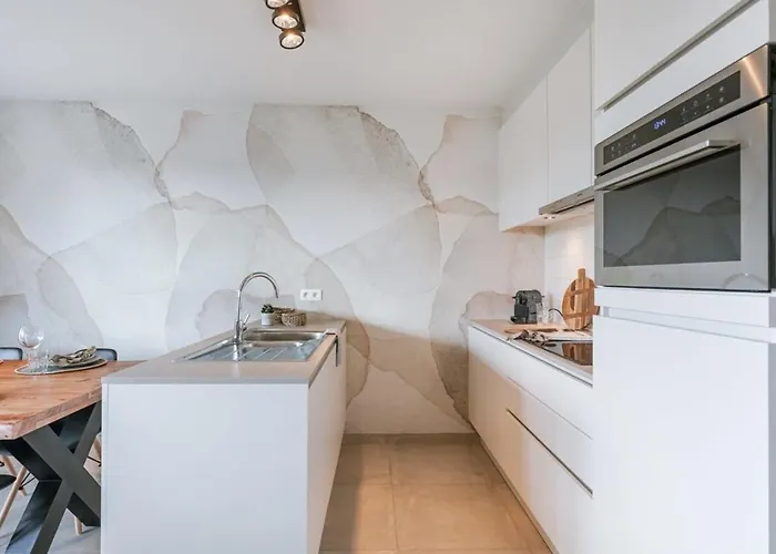 Huswell - Very Pleasant With Communal Pool