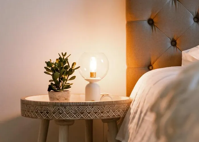 Huswell - Very Pleasant With Communal Pool *